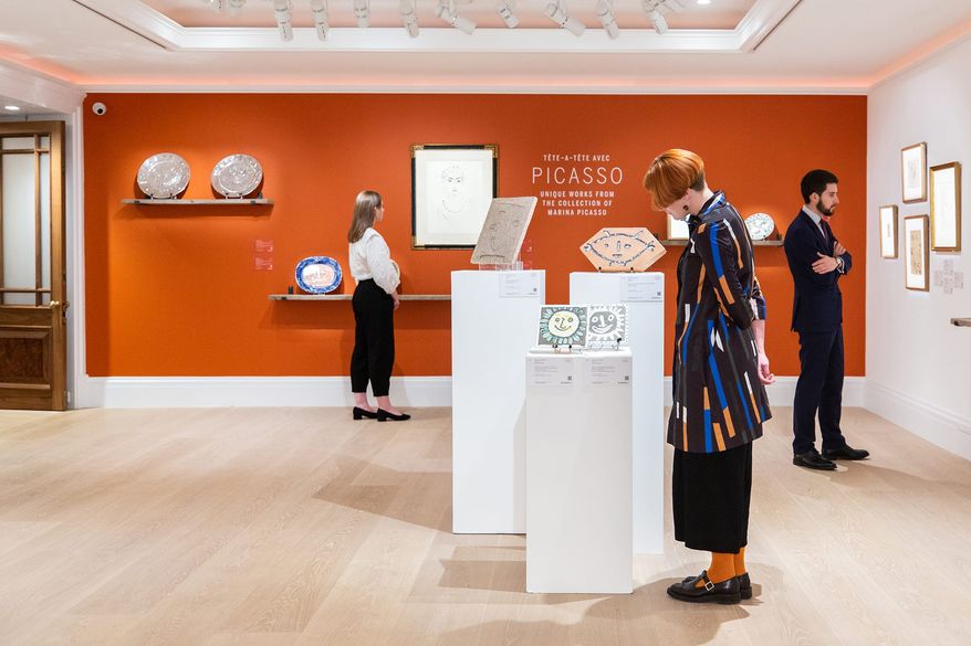 Audience engaging with art | Gallery views & installation shots | © Sotheby’s